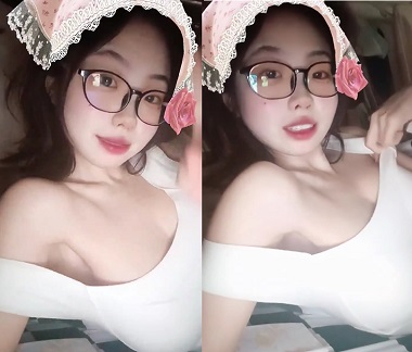 sex clip-Em gái dễ thương gạ bạn đến nhà chịch nhau