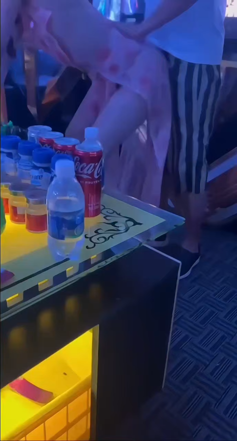 Sex Viet - Quán karaoke bất ổn