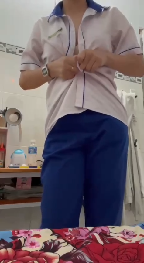 Em nũ sinh móc bím - sex clip