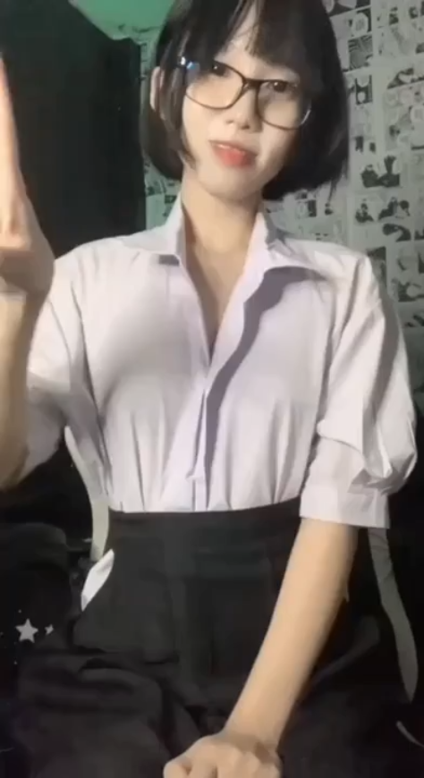 VIET69:Cute lại còn nhiều nước ?