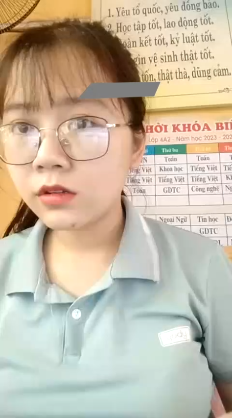 Cô giáo xinh lén show lồn khi đang trong lớp - sex vn
