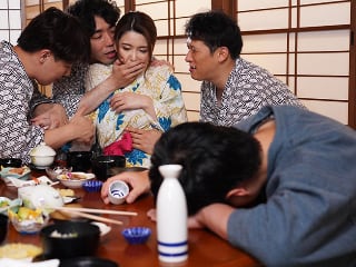 Đưa vợ đi suối nước nóng, chồng không biết vợ bị người khác địt sấp mặt - jav