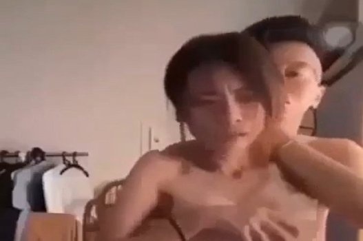 Hoàng Cửu Bảo và bạn gái Linh Linh tung clip sex - VIET69