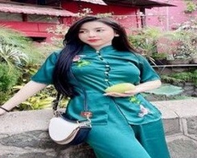 Em Gái Nằm Sofa Dùng Đồ Chơi Tự Sướng, Lồn Non Cận Cảnh - sex clip