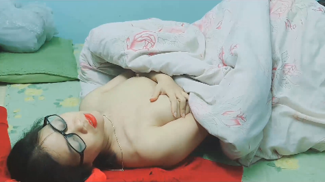 (không che) Mấy con kính cận dâm vl, dùng sextoy phê phọt nước